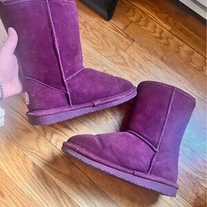 BearPaw Women's Boots - Burgundy size 8